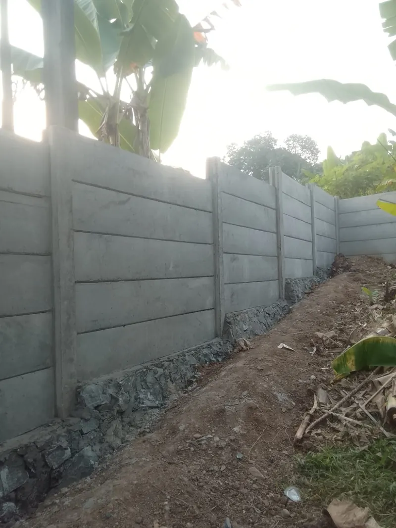 Pagar panel beton untuk lahan di Depok