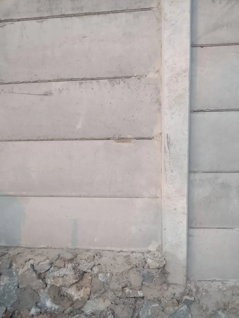 Pagar panel beton terpasang